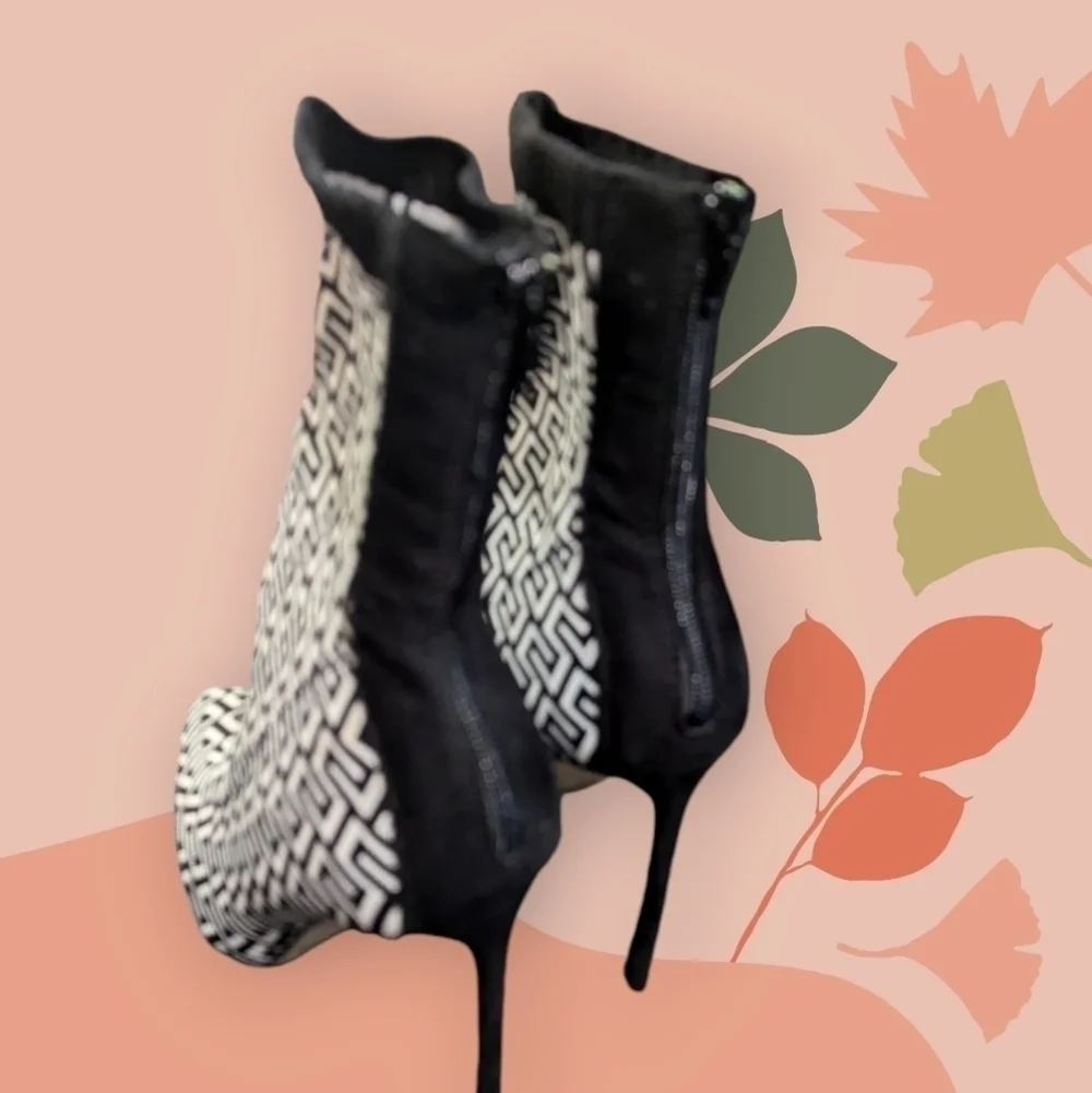 EUC Anne Michelle Geometric Sock Booties Size 7 1/2